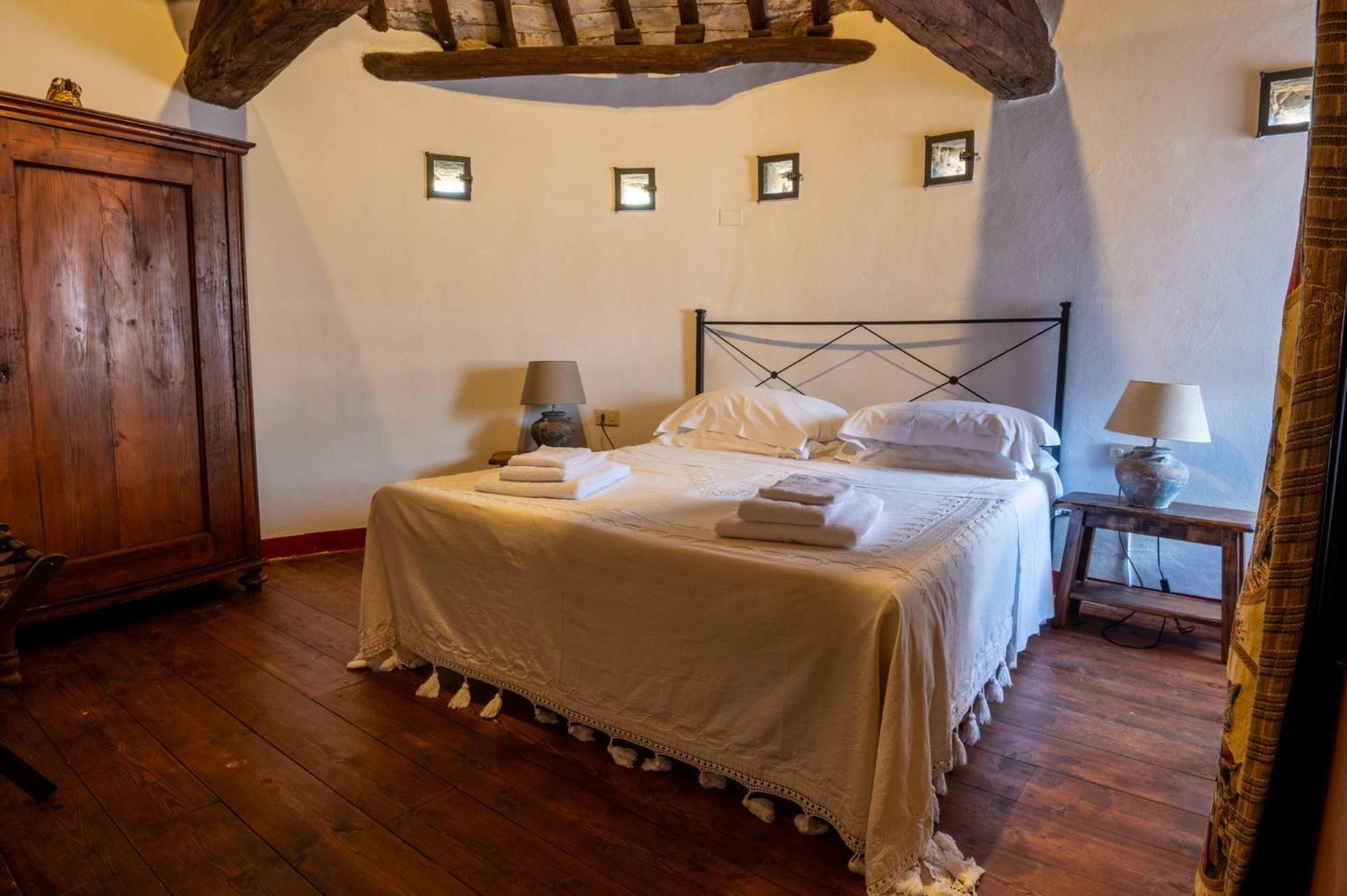 Castello Valenzino Bed & Breakfast Antognola Екстериор снимка