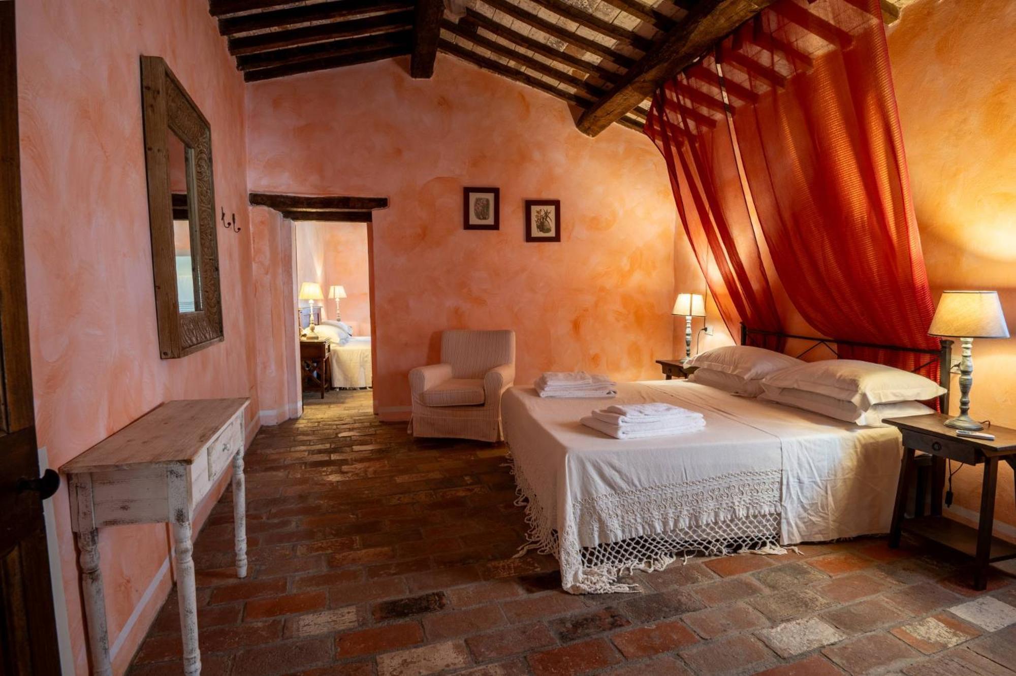 Castello Valenzino Bed & Breakfast Antognola Екстериор снимка