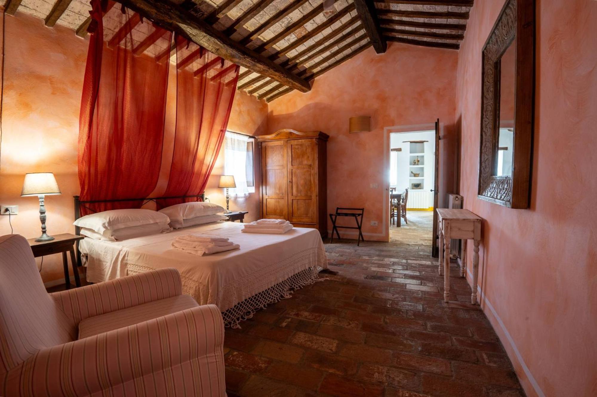 Castello Valenzino Bed & Breakfast Antognola Екстериор снимка