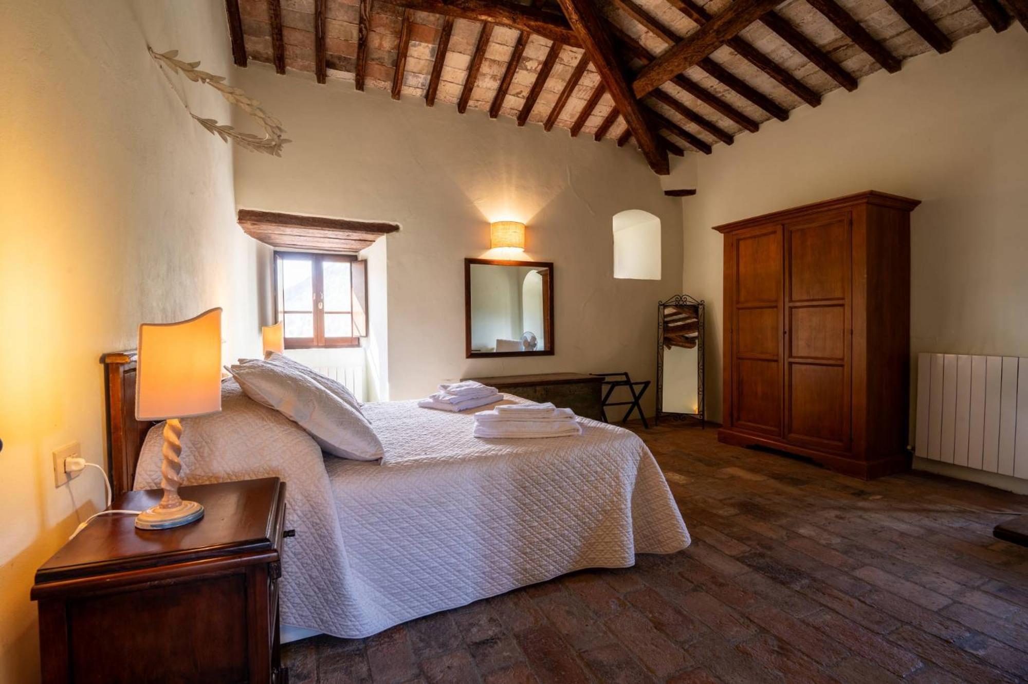 Castello Valenzino Bed & Breakfast Antognola Екстериор снимка