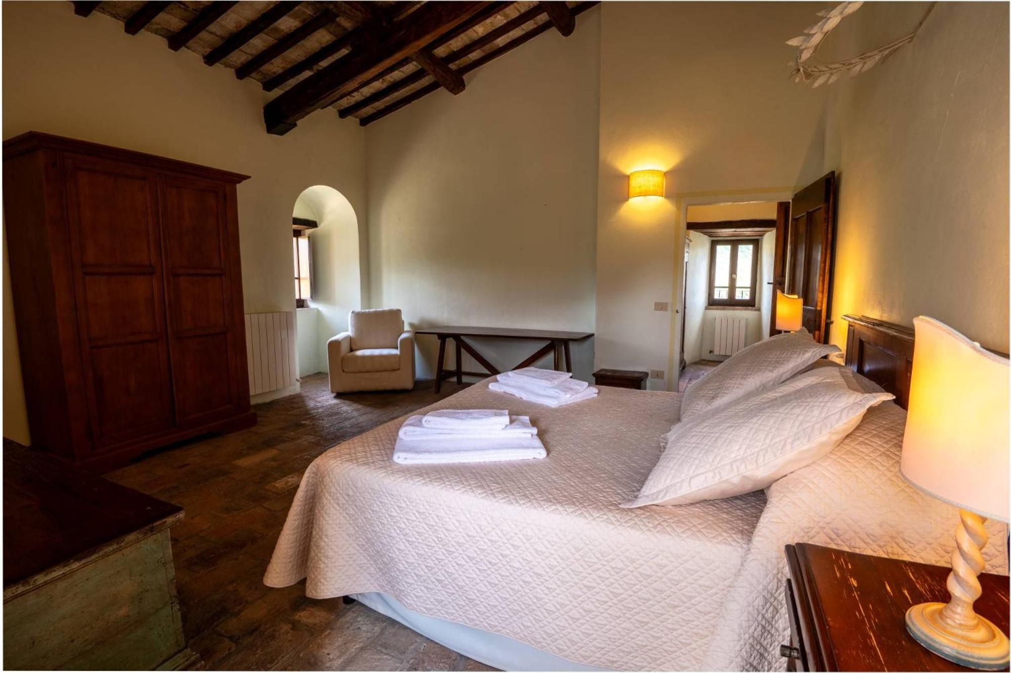 Castello Valenzino Bed & Breakfast Antognola Екстериор снимка