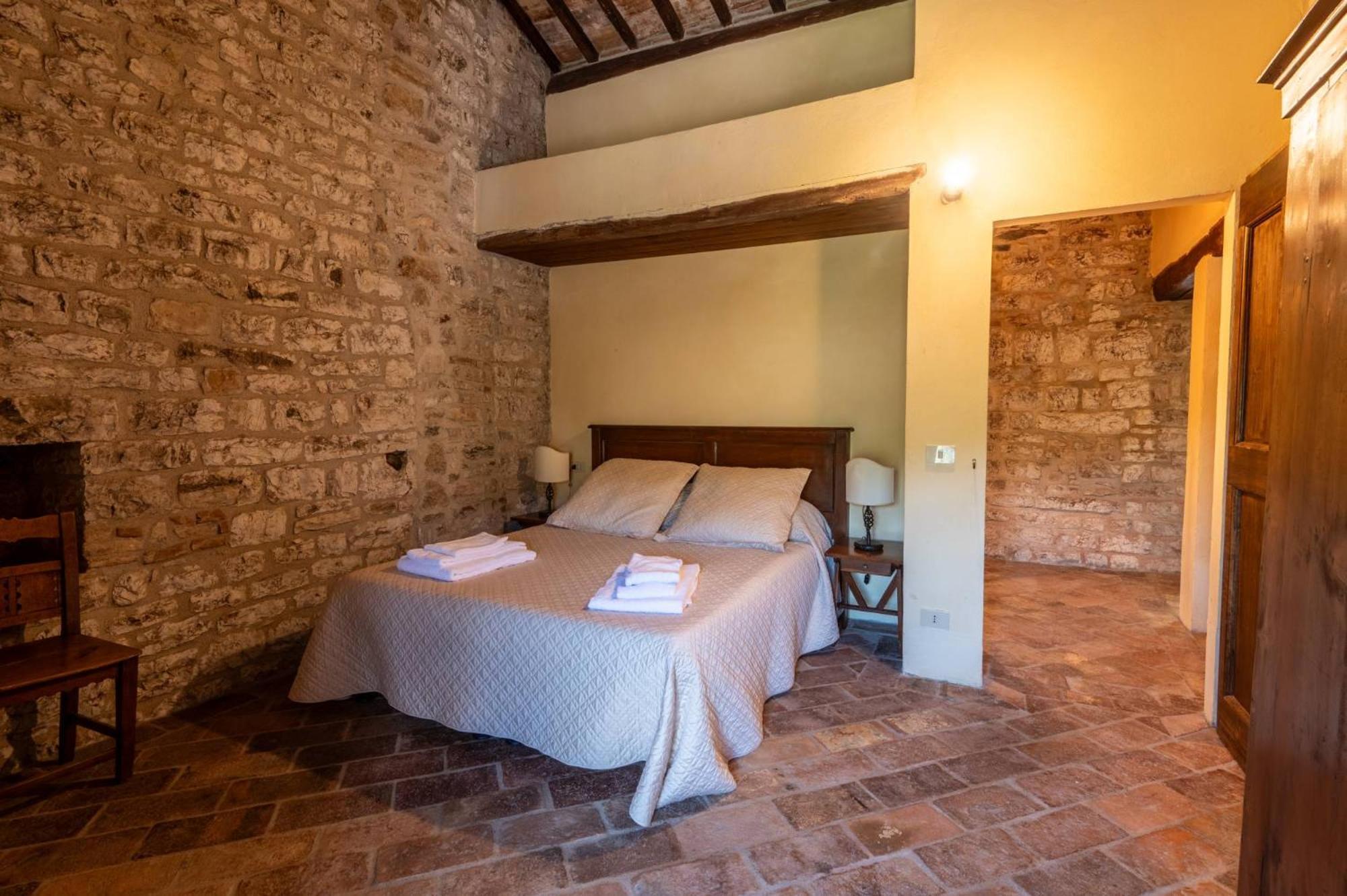 Castello Valenzino Bed & Breakfast Antognola Екстериор снимка
