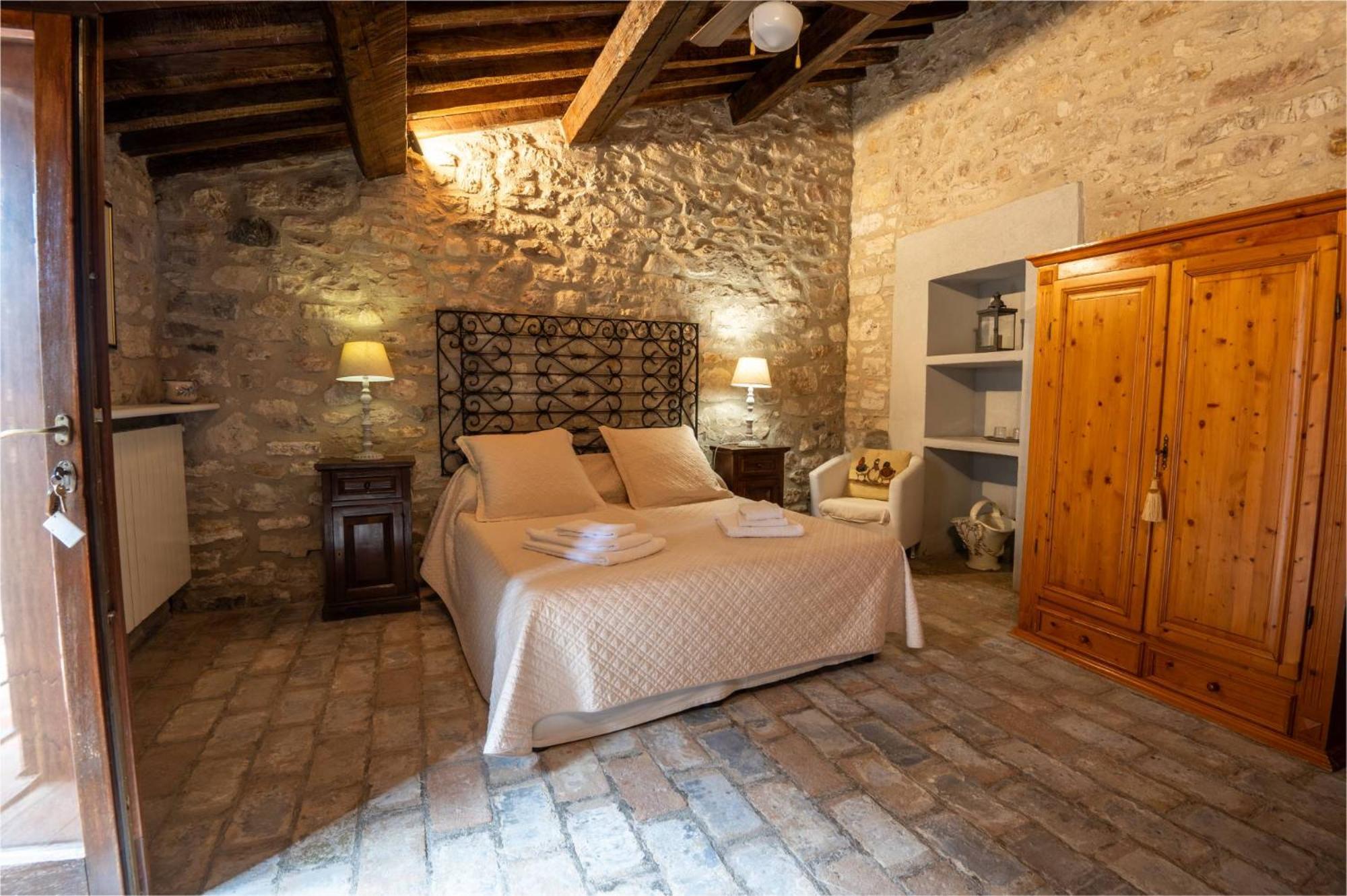 Castello Valenzino Bed & Breakfast Antognola Екстериор снимка